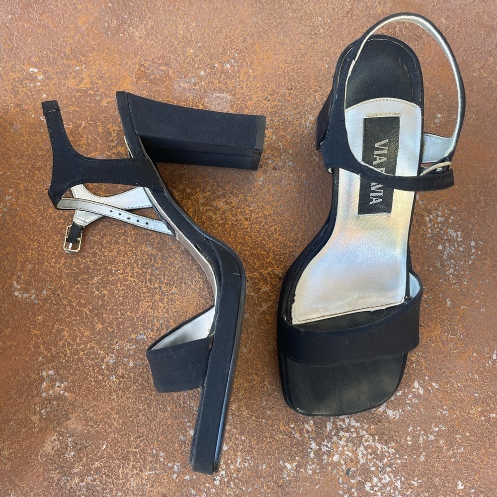 viva ravia black satin heels sz 6
4 in heels